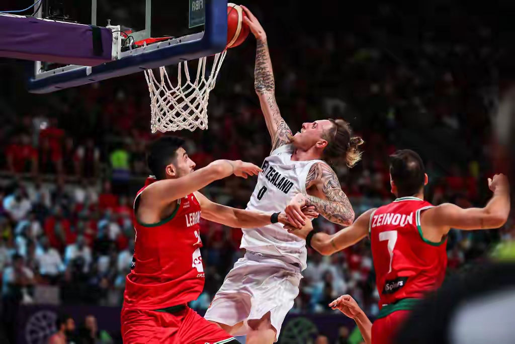 爱游戏 ayx 登录入口-这也行？关键时刻纽约尼克斯迎来里程碑波特兰开拓者围绕NBA总决赛战术微调，国际米兰绝杀压哨备战法国杯的简单介绍